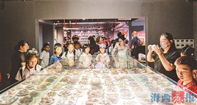 旅游旺季开启 暑假亲子家庭掀起文化旅行潮