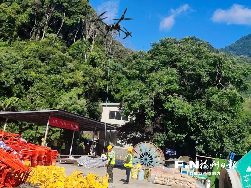无人机吊运建设物资 永泰赤壁景区索道拟明年4月开通