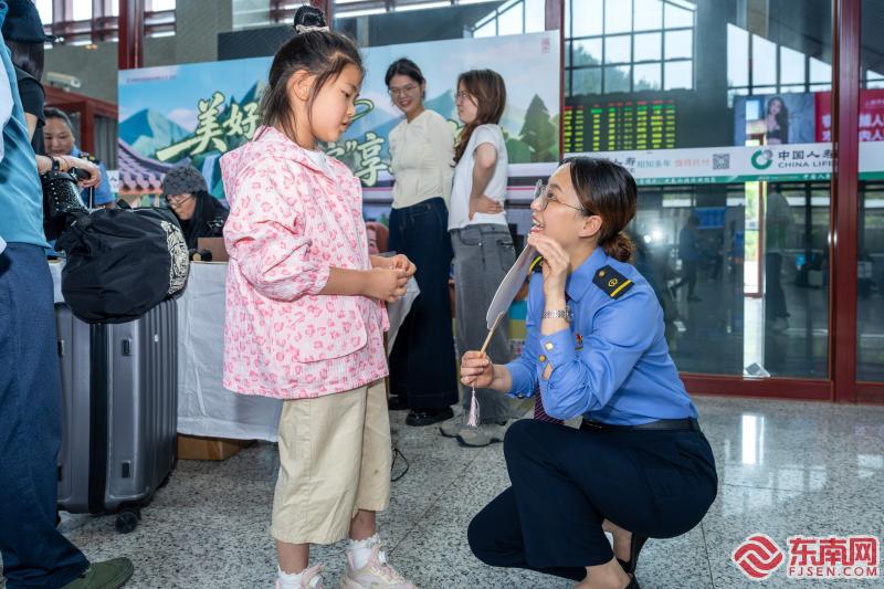 “非遗”走进高铁站：美好旅途 文化相伴