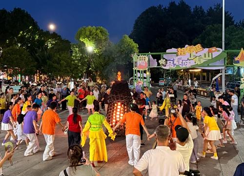 烟火升腾夜未央——“武夷村潮”文化直达惠民消费嘉年华见闻