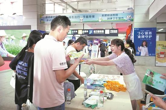 泉州：“窗口”展示非遗 游客落地体验