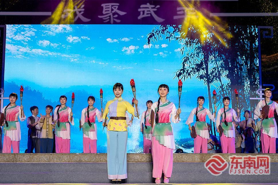 戏韵悠扬 闽粤赣桂台五地26家院团齐聚龙岩武平
