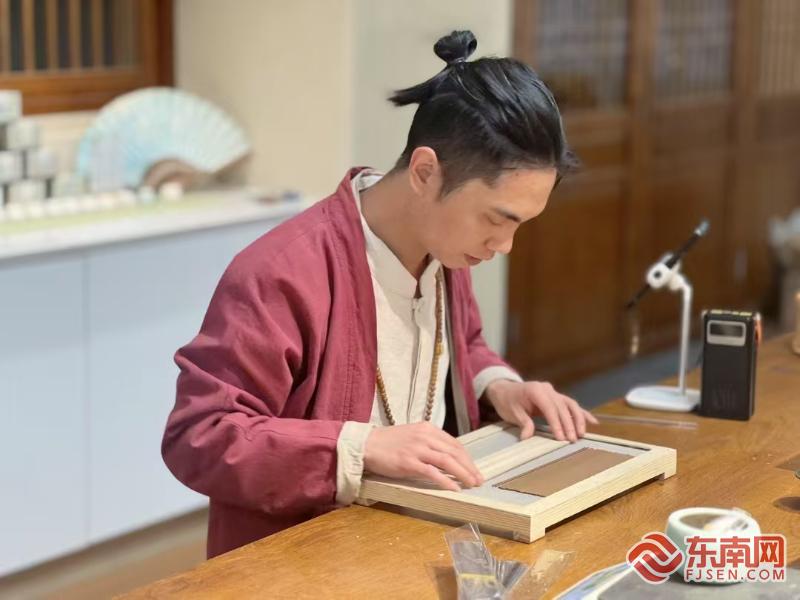 柘荣草木合香手艺人魏礼强：以草木为墨 绘就非遗合香的传承新篇