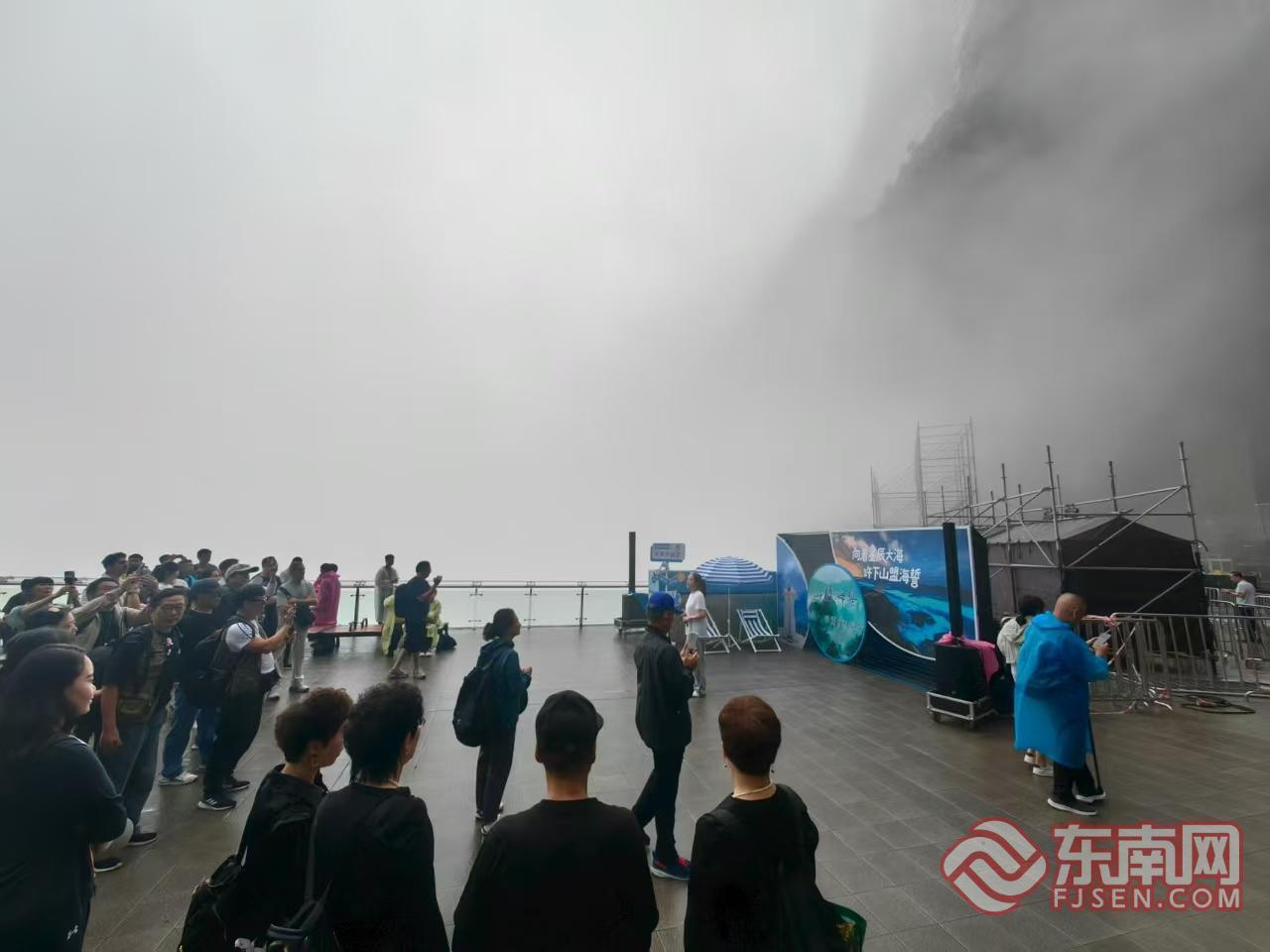 平潭文旅“山盟海誓”快闪活动亮相张家界