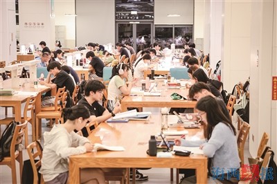 国庆中秋假期 15.5万人次进市图“充电”休闲