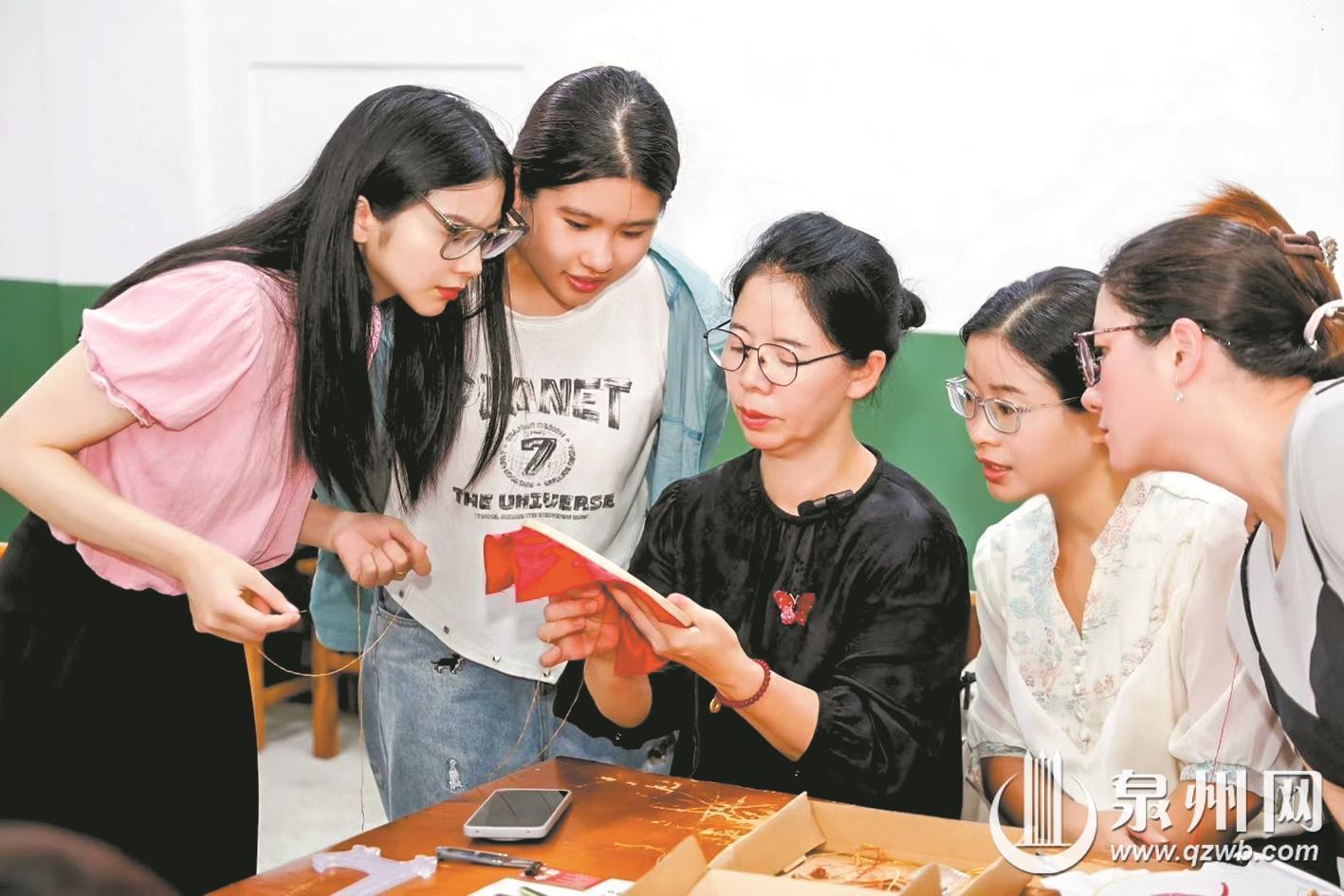 年轻人走进非遗课堂——感受文化魅力 实现自我充电