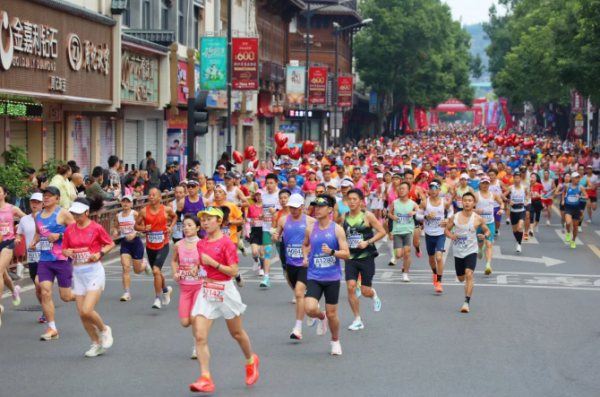 碧水丹山遇奔跑！2025泰马以 “体育+文旅” 激活县域经济