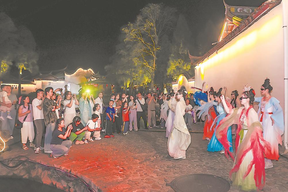 国庆中秋假期 周宁县鲤鱼溪景区游客如织