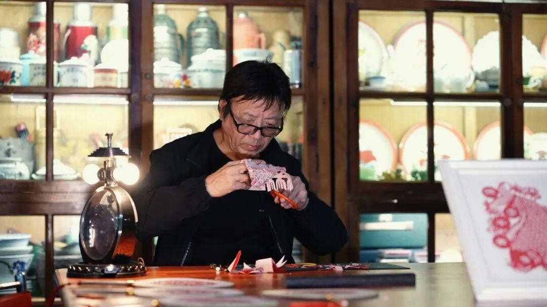 长达8米！福州人用剪纸剪出《清明上河图》！