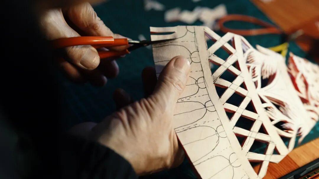 长达8米！福州人用剪纸剪出《清明上河图》！