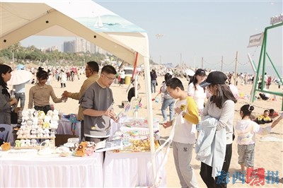 鹭岛天际舞翩跹两岸风筝一线牵 吸引众多市民游客参与