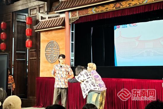 脱口秀“撞上”方言 闽南文化在漳州古城笑着传承