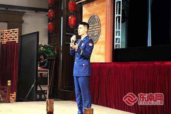 脱口秀“撞上”方言 闽南文化在漳州古城笑着传承