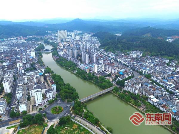 三明泰宁：丹霞绘卷启新程 砥砺奋进谱华章