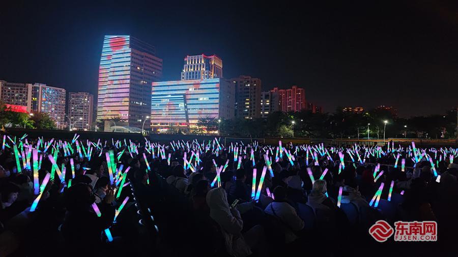 草原歌声邂逅山海风情 云飞2026跨年演唱会惠安站举行