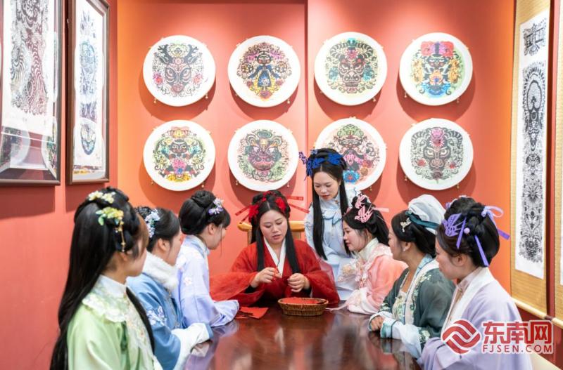 “格物致美·生肖万象”第四届窗花创意精品展在柘荣启幕