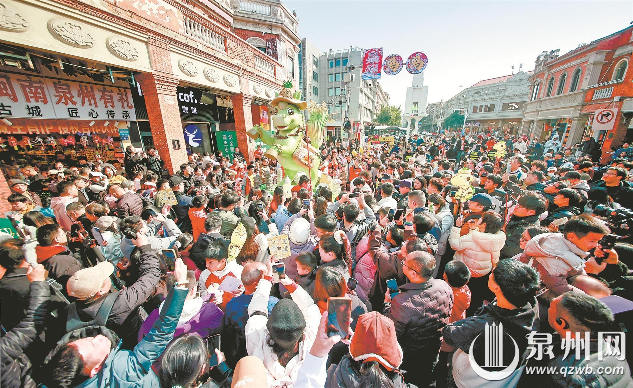 “地·玩玩”亮相西街钟楼 设计灵感源于马可·波罗