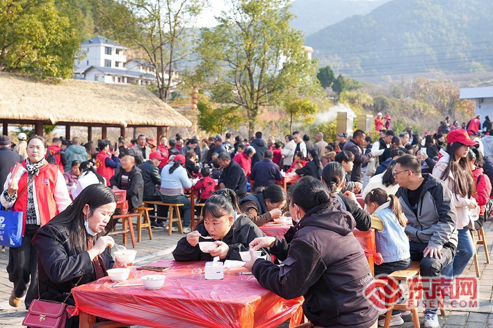 杀猪宴的“风”吹到了龙岩武平 八方来客共赴烟火之约