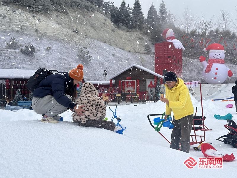 冰雪奇缘邂逅千年瓷都 泉州雾凇冰雪温泉季启幕