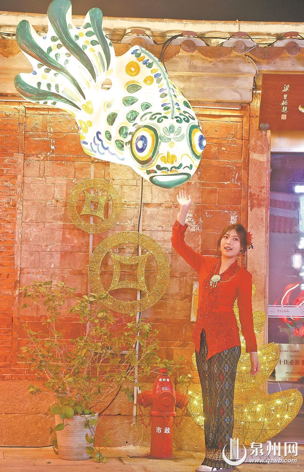 千灯映古城 非遗迎新春 “妙音飞天”立体灯组正式亮灯