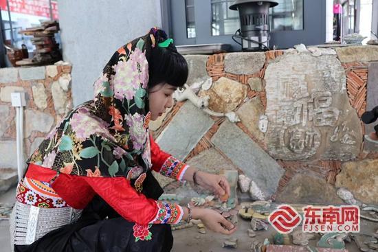 非遗传承人陈媚媚：堆剪技艺中的新惠女叙事