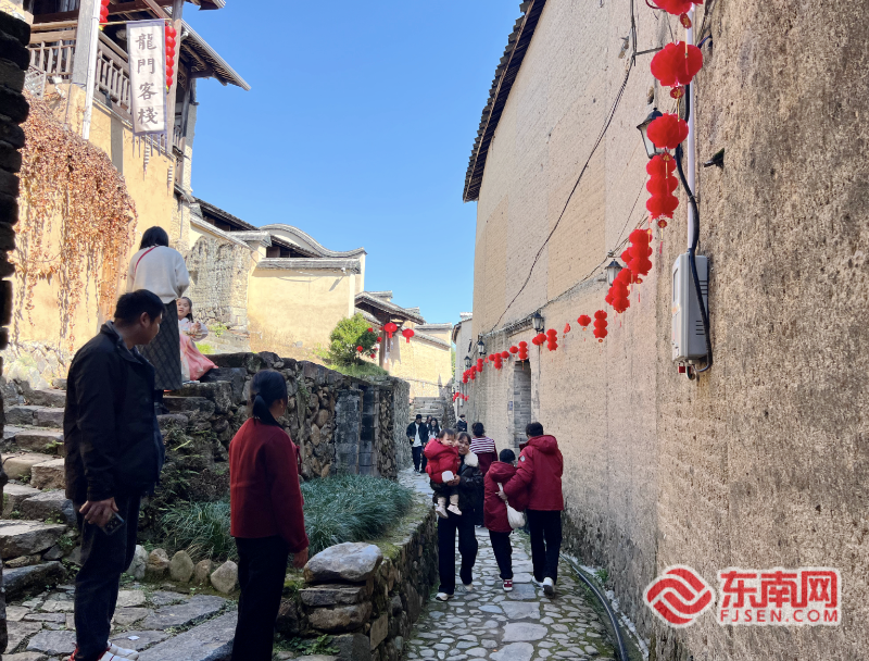 新春走基层丨屏南小梨洋：古村新意 游客“入戏”