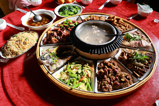 华安二宜楼：灯火映古楼 民俗闹新春