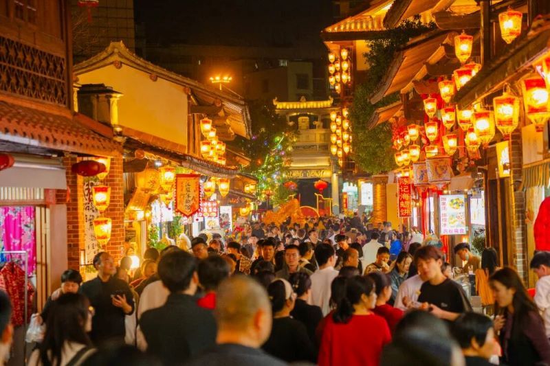 新春走基层 | 非遗“搭台”促消费 “全到莆田过大年”点燃新春烟火气