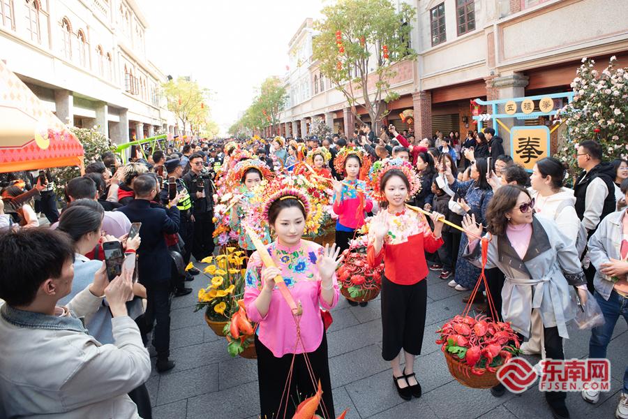 新春走基层 | 泉州正月上演“迎番货”非遗街秀 再现宋元海丝风华