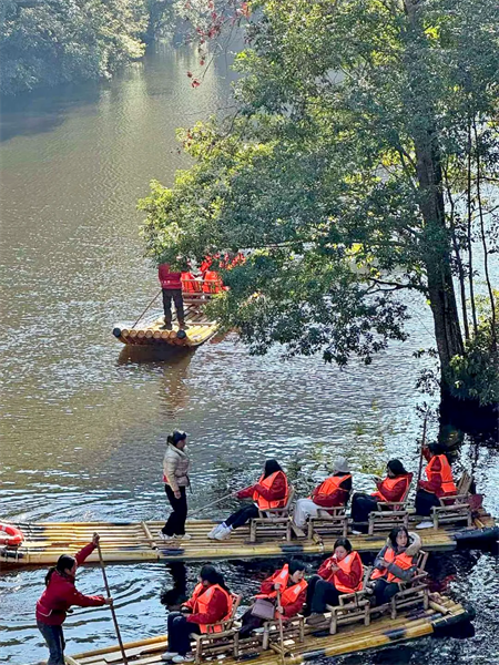 人人人人……这个春节，三明泰宁九龙潭火了！