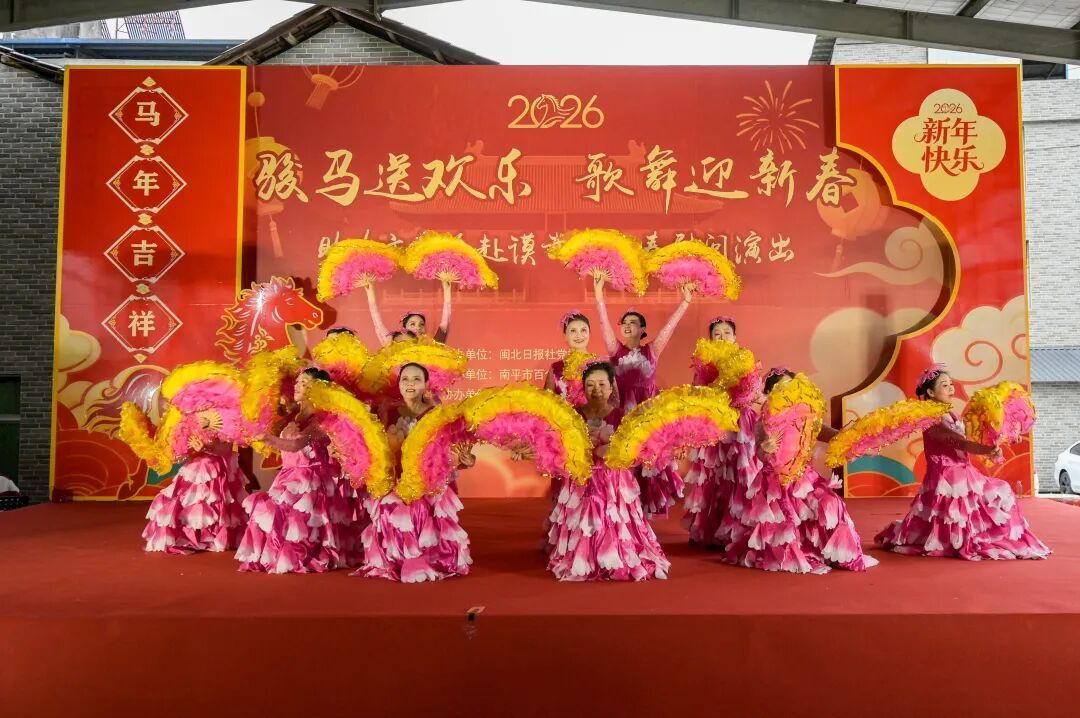 这场新春慰问活动，烟火气里裹着文化味