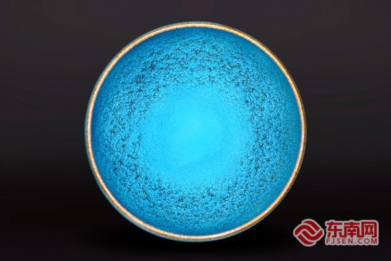 八年磨一“釉” 廖珍琴把西湖烟雨“烧”进建盏里