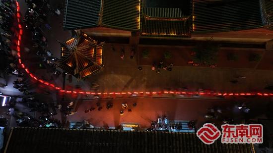 新春走基层｜千米“灯龙”耀英溪！南安英都拔拔灯燃动新春