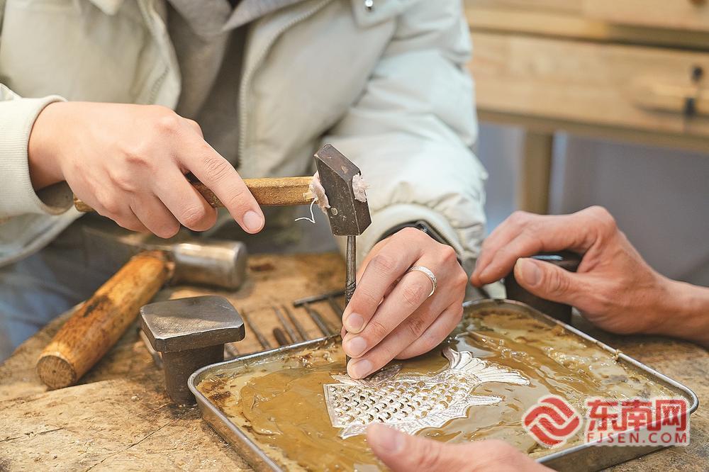 一锤一錾，“敲”出百年祝福