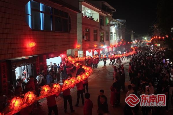 龙岩连城：非遗闹春焕新彩 客家年味引客来