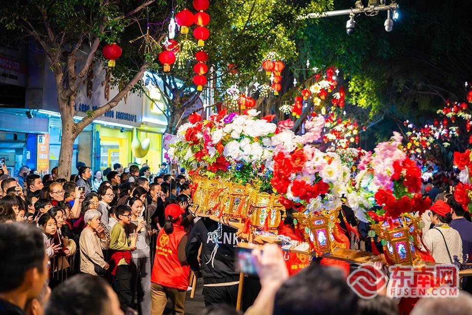 龙岩上杭：花灯如昼映杭城 百年民俗“闹”新春