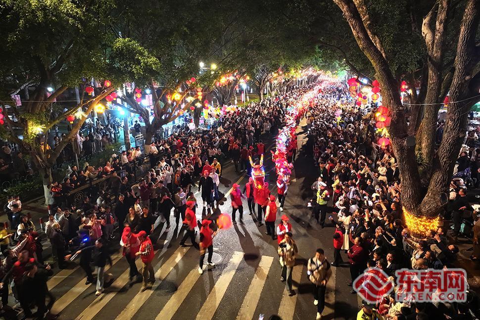 龙岩上杭：花灯如昼映杭城 百年民俗“闹”新春