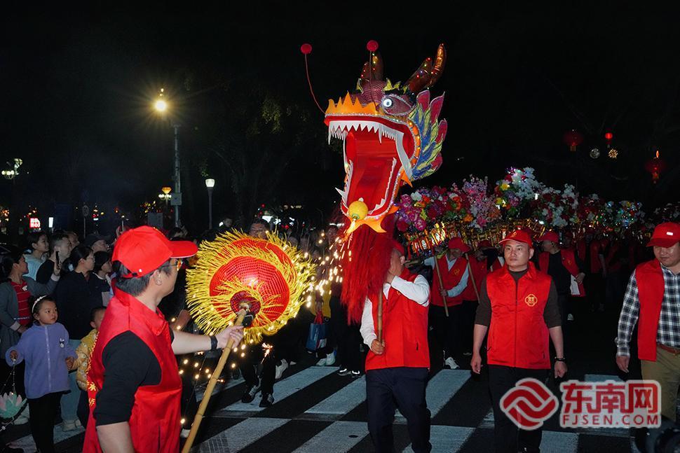 龙岩上杭：花灯如昼映杭城 百年民俗“闹”新春