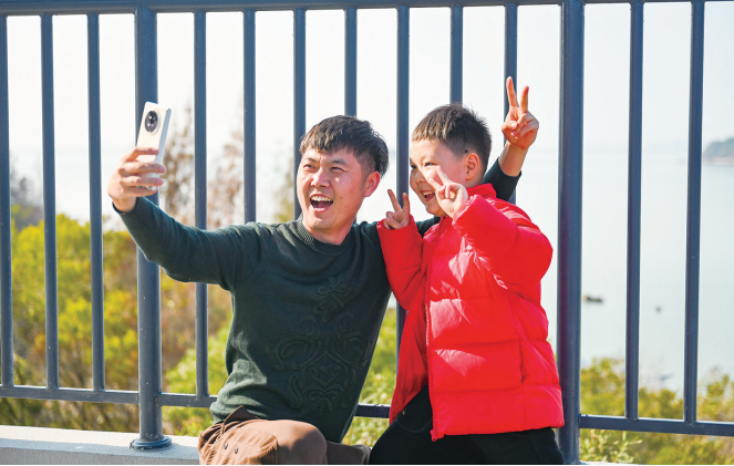 海风醺新春 岚色入镜来