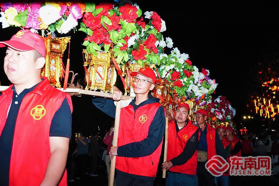 龙岩上杭：花灯如昼映杭城 百年民俗“闹”新春