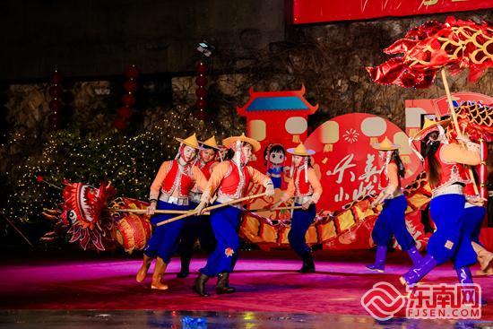 “马上繁花 惠女游灯”元宵游园活动在惠安小岞举办