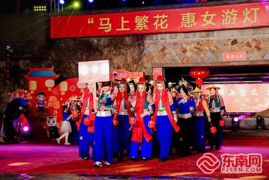 “马上繁花 惠女游灯”元宵游园活动在惠安小岞举办