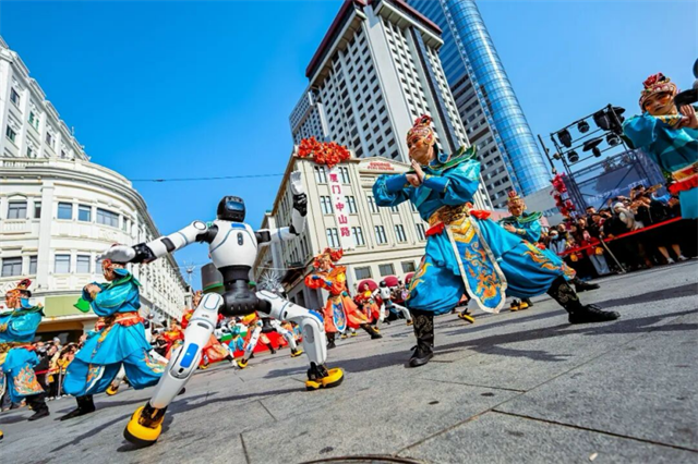 清新福建·共享非遗贺新春|机甲鼓声震骑楼，厦门“两岸数智非遗年”点亮福建文旅新场景