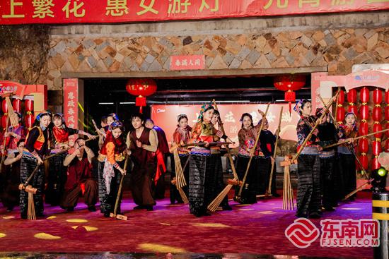 “马上繁花 惠女游灯”元宵游园活动在惠安小岞举办