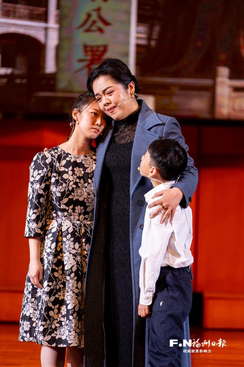 《三簪红》：血墨火骨，照见百年芳华