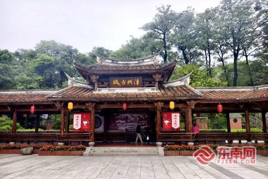 青年文旅推荐官创新演绎 用快板为文旅大会添彩