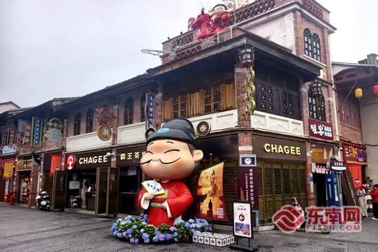 青年文旅推荐官创新演绎 用快板为文旅大会添彩