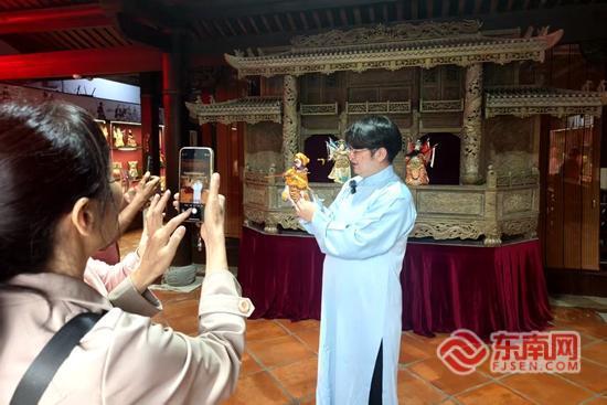 青年文旅推荐官创新演绎 用快板为文旅大会添彩