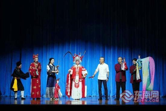 “欢喜就好”闽南文化喜剧展演：包袱不断 趣品闽南