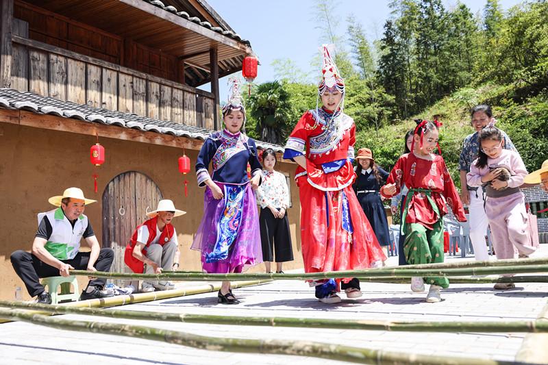 花田畲语三月三 三明建宁村播带货火出圈！